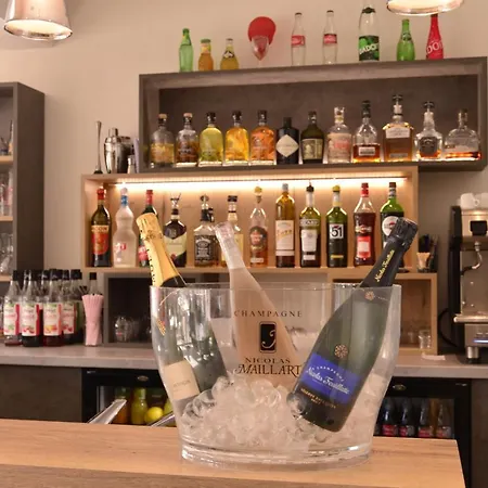 Hotel Logis Cris Et Restaurant, Lyon Sud-est