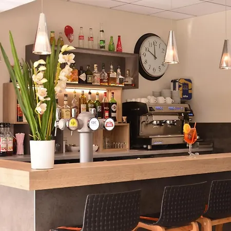 Hotel Logis Cris Et Restaurant, Lyon Sud-est Corbas