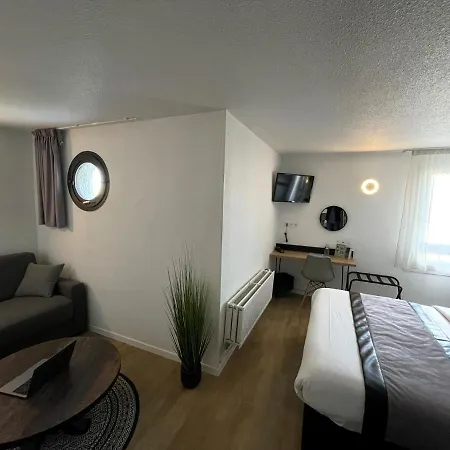 Hotel Logis Cris Et Restaurant, Lyon Sud-est 3*