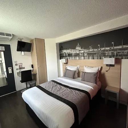 Logis Cris Et Restaurant, Lyon Sud-est 3*