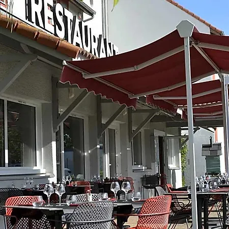 Logis Cris Et Restaurant, Lyon Sud-est 호텔