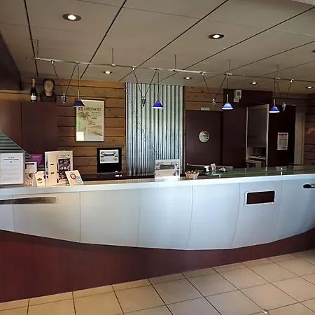 Logis Cris Et Restaurant, Lyon Sud-est 호텔