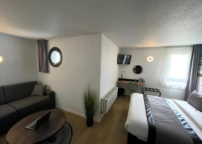 Hotel Logis Cris Hôtel, Lyon Sud 3*